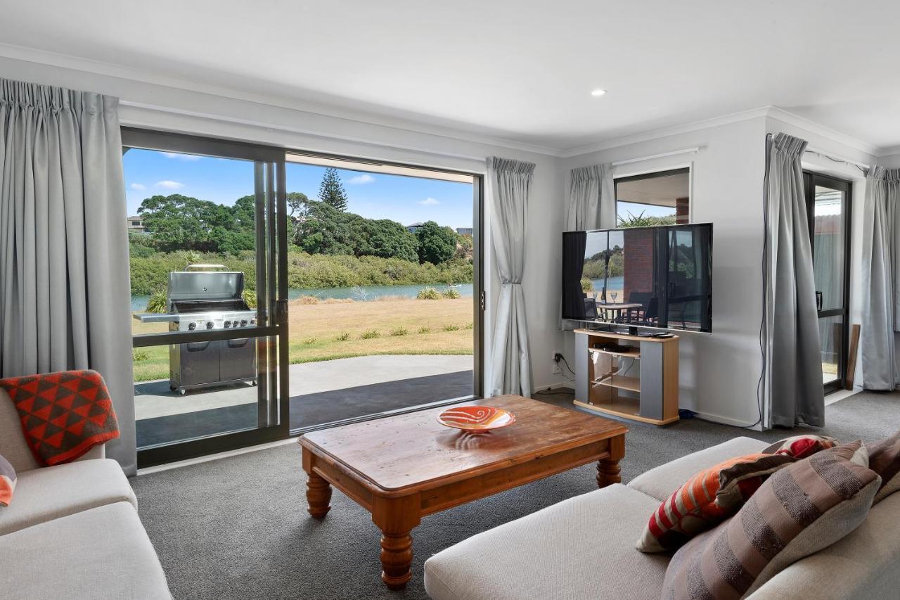 The Waterfront Ruakaka - Ruakaka Holiday Home Εξωτερικό φωτογραφία